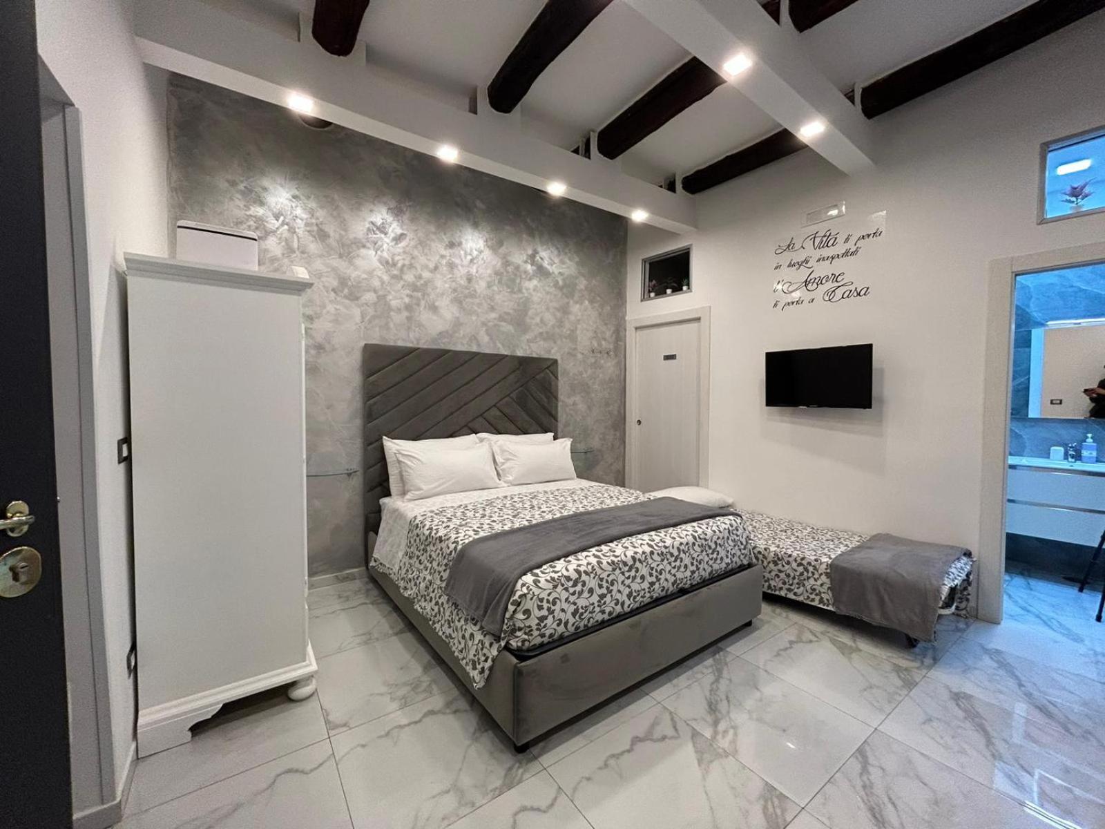 Casa Tolentino Al Centro Di Napoli Villa Exterior foto
